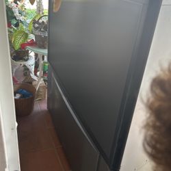 Hitachi 55 Inch TV With Control 