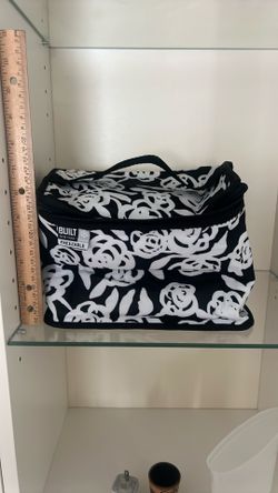 Freezable lunch cube with 9 ice packs