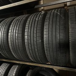 SET OF TIRE 225 60 18 Michelin 85% LIFE