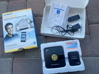 Chamberlain MyQ Garage Universal Smartphone Garage Door Controller (New Open box)