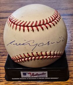 LUIS APARICIO SIGNED BASEBALL!