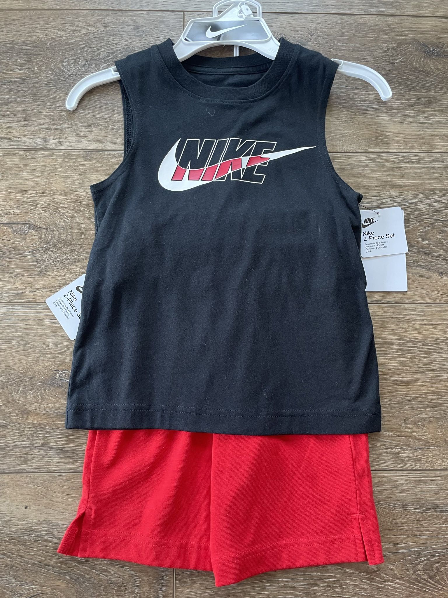 New! Nike 2-Piece Set Size S/ 5(4-5yrs)