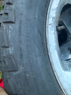 Tries 8 Lugs nuts