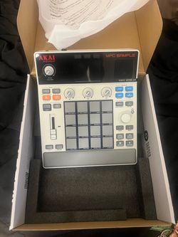 Akai Professional MPC Sample Beat Maker – Excellent Condition