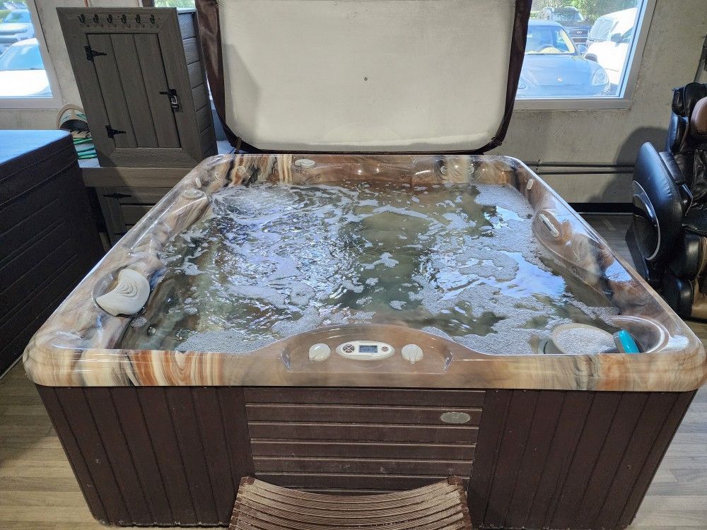 Marino Pearl Espresso hot tub from Caldera Spas with cover - (222PJ.MNO-SP-PRL-ESP)
