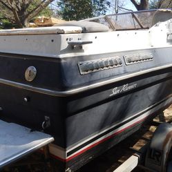 1987 Sunrunner Boat With Cuddy Cabin Needs Work 