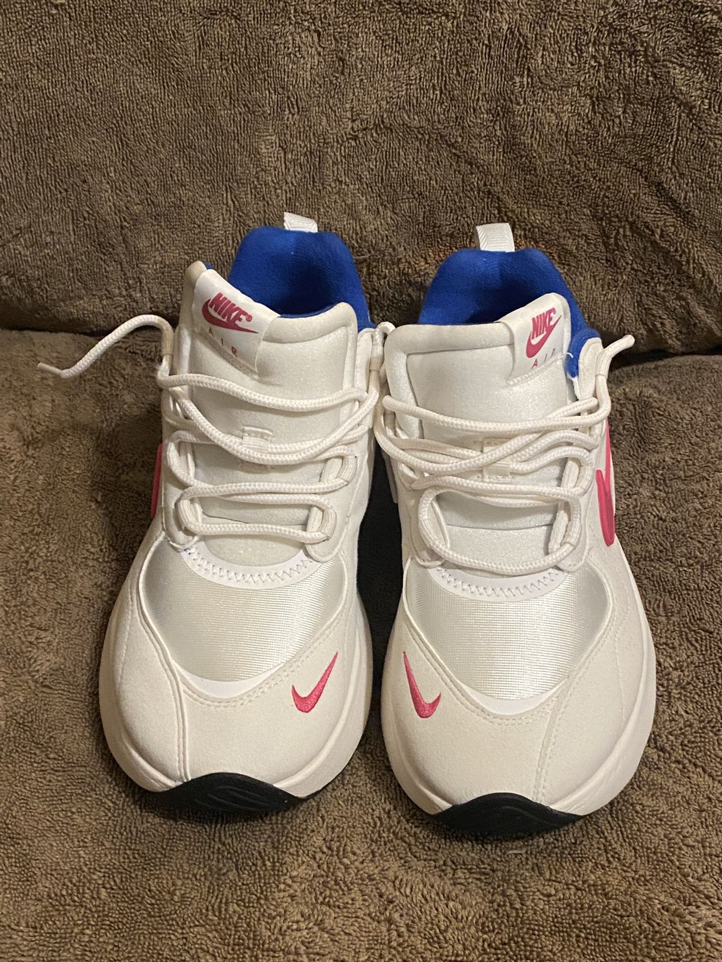 NIKE Women's Air Max Verona W Sneaker
