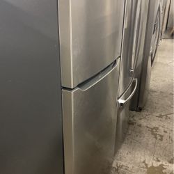 Top Freezer Refrigerator 