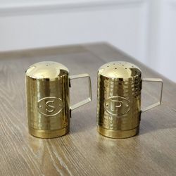 Salt & Pepper Shakers 