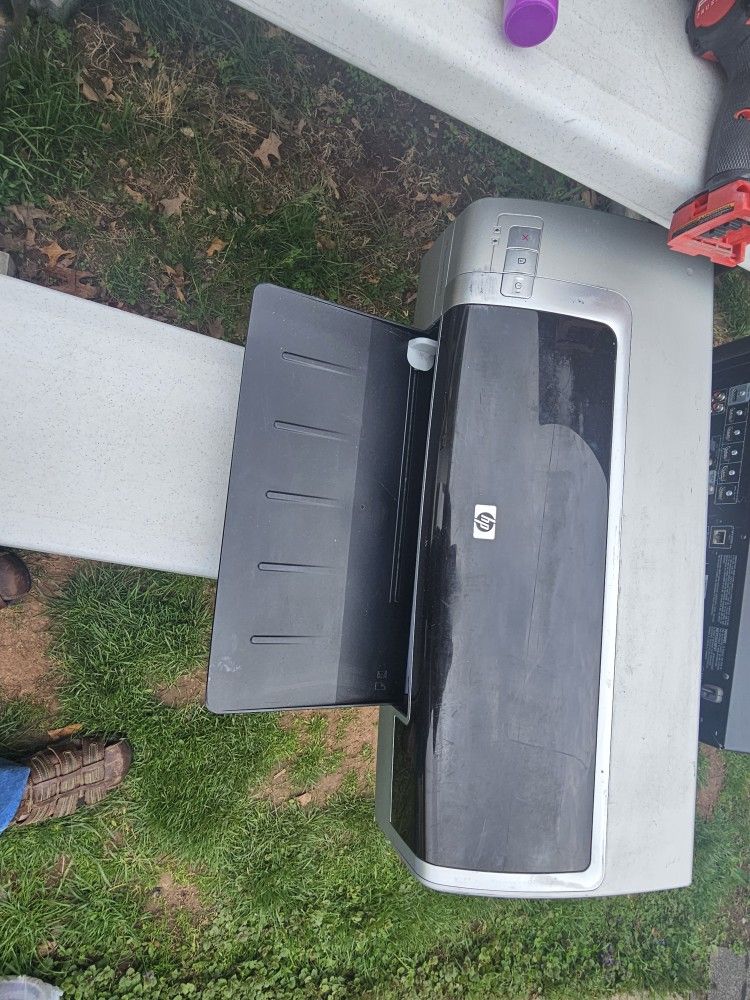 HP Photosmart Pro B8350 Digital Photo Inkjet wide Printer, does not have power, for parts or fix it.