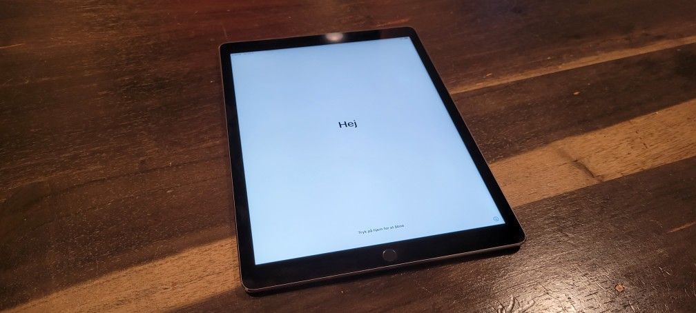 Apple iPad Pro 1st gen 32gb /w Case