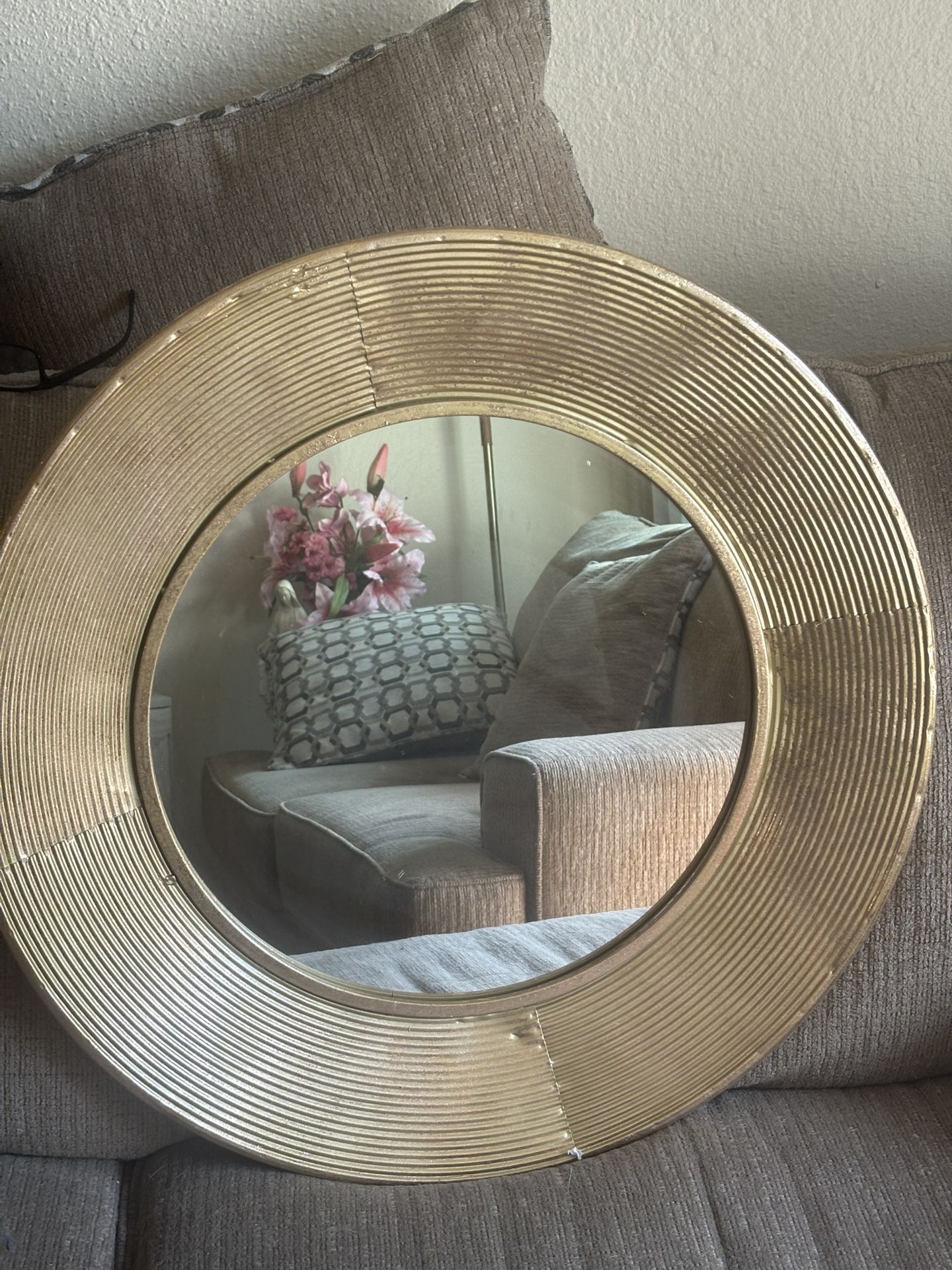 Gold Plated Round Mirror 25x25”