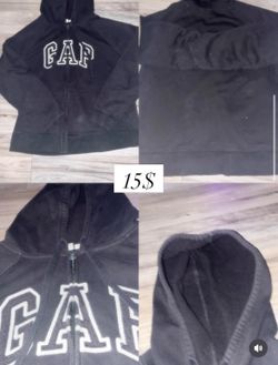 BLACK GAP SWEATER