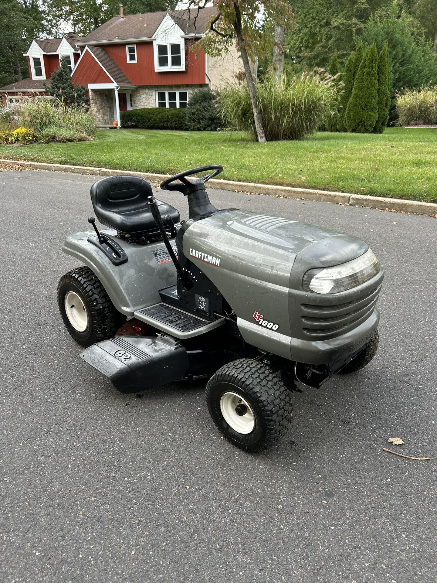 Craftsman Riding Mower (Like New)