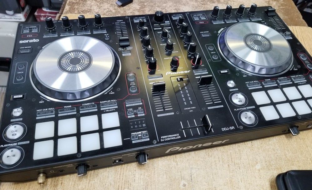 MINT Pioneer DDJ-SR Performance DJ Controller