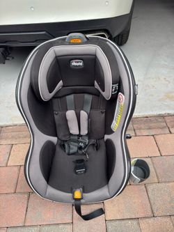 Chicco NextFit Zip Convertible Car Seat Front and Rear-Facing Seat