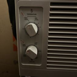 AC WINDOW UNIT 