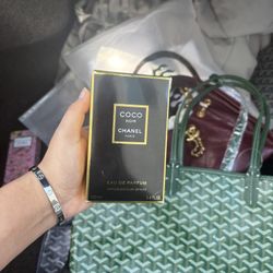 Black perfume 