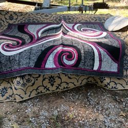 5 1/2 Ft Wide 6  1/2 Ft Long  Area Rug   Made In Turkey+3x Round Rug 