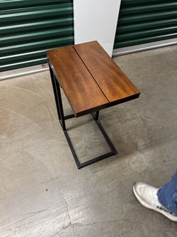 Expandable C-Shaped Wood Sofa Side Table / Laptop Tray