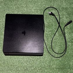 PS4 Slim 