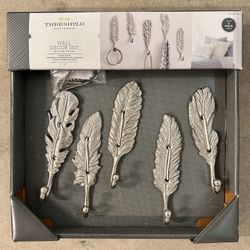 Threshold Wall Décor Feather Hooks (5-Piece Set) – New