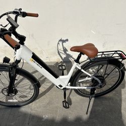 750W Peak PowerMotor Upto 24Mph 50Miles Range E Bike
