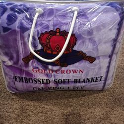 New Cal King Blanket Vary Nice To Big For My Bed 50.00 For Christmas