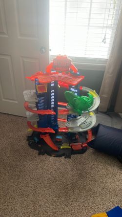 Hot wheels ultimate garage