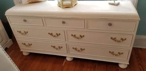 CUTE BUFFET OR TV STAND AT PICKY PINCHERS 801 TURNER STREET CLEARWATER OPEN 12-6PM FREE DELIVERY OPEN SUNDAYS