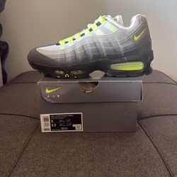 NIKE AIR MAX 95 Neon