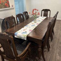 Dining Table 8 Chairs & 2 Lead Extensions