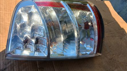 04-09 prius tail light