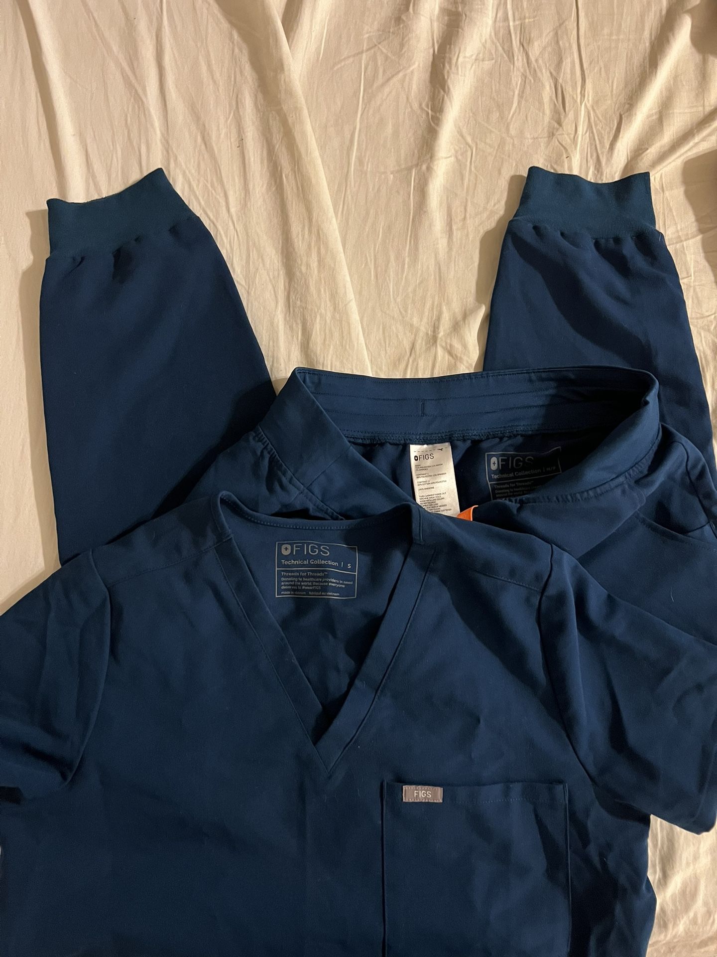 FIGS Scrub set