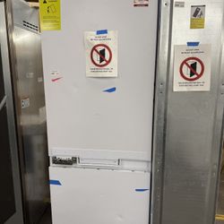 Bertazzoni 30in Built-In (Panel Ready) w/ Bottom freezer