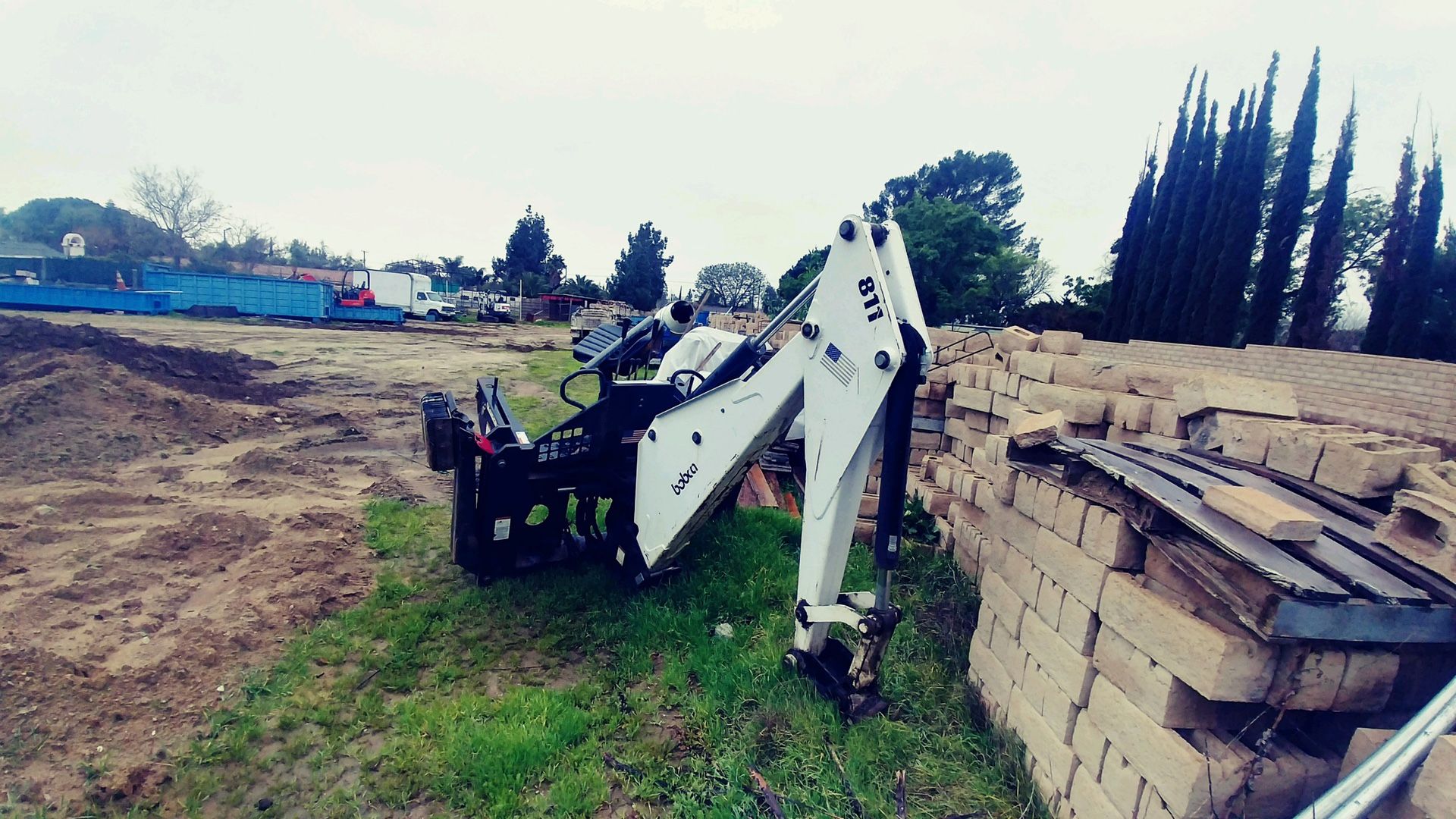 Bobcat excavation hand with 3 buckets