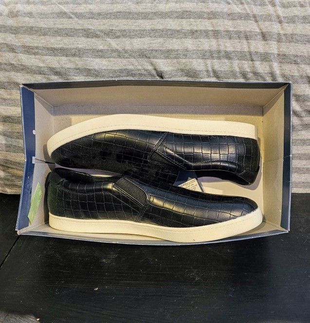 Universal Thread Goods Co Kelsey Black Woman's Sneakers,  Size 11-Wide,  NEW