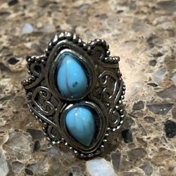 Very nice vintage silver turquoise ring