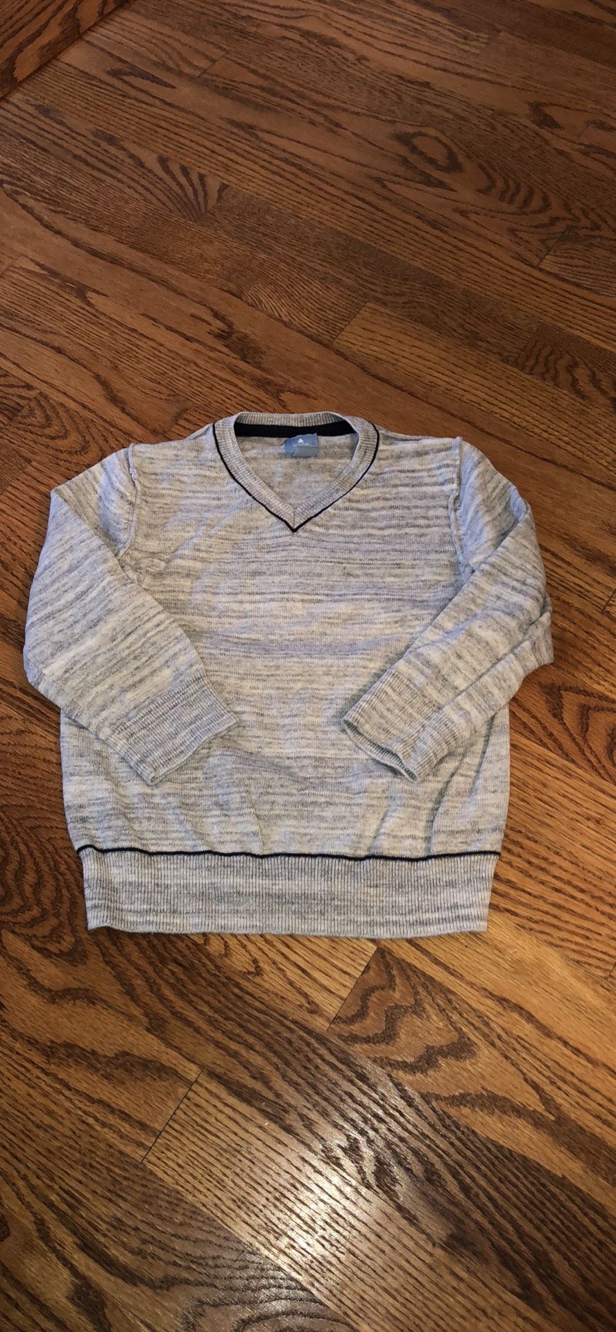 Gap boys size 2T like new sweater