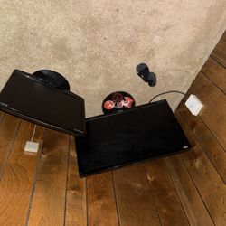 2 Computer Monitors 10