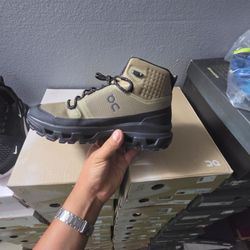 Botas no cubo