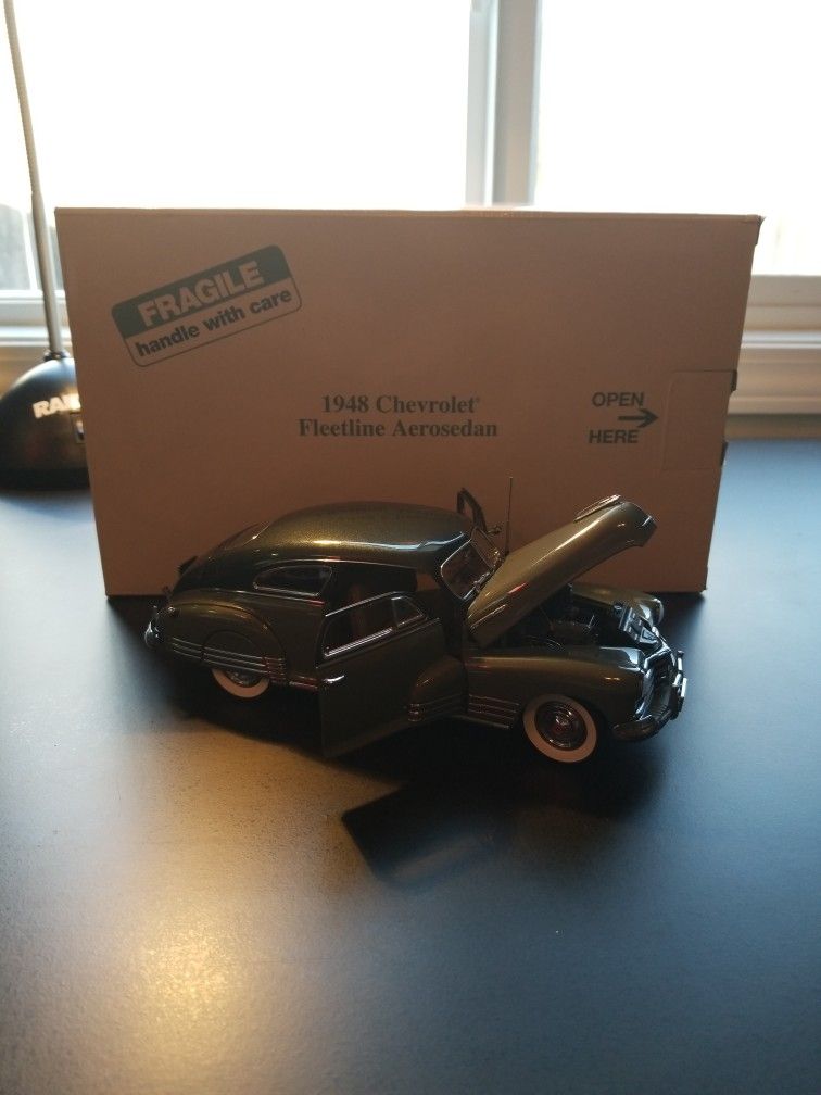 Danbury Mint 1/24 Scale 1948 Fleetline Aerosedan
