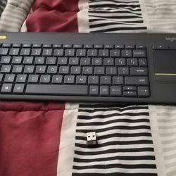 Logitech K400 Plus Wireless Touchpad Keyboard 