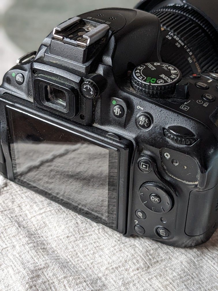 D5200 NIKON DSLR CAMERA - great lenses 