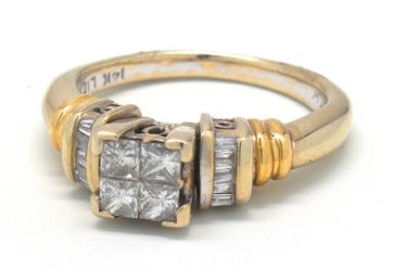 Ladies Diamond/14K Gold Engagement Ring