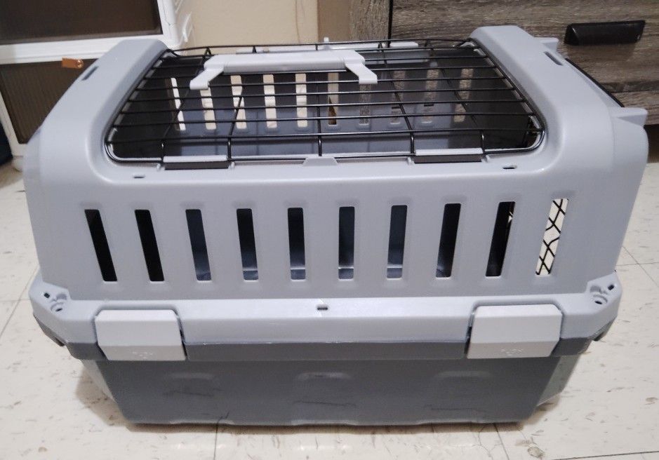 Dog Crate With Toys For Sale!!
