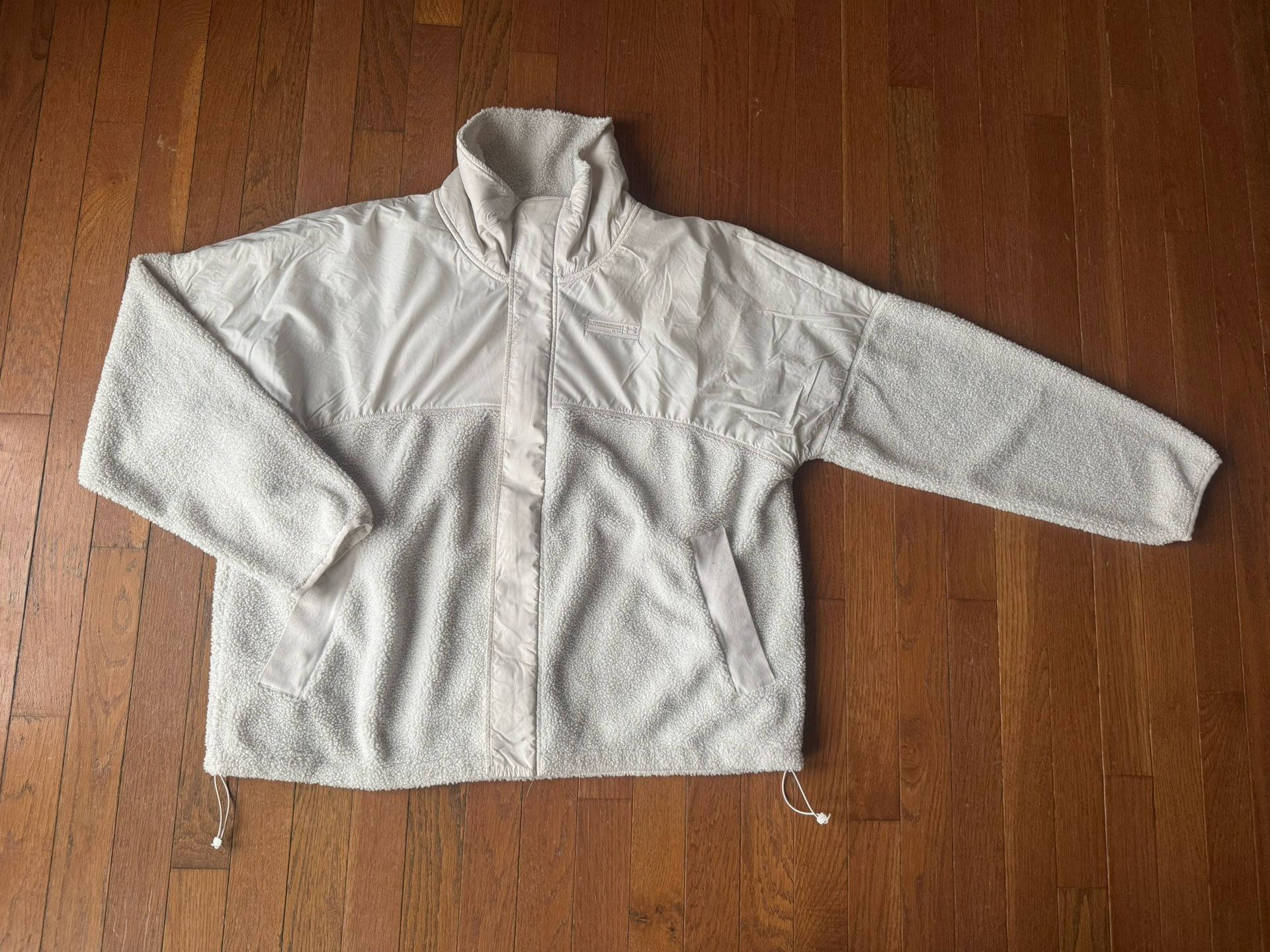 XL Women’s Under Armour White Jacket