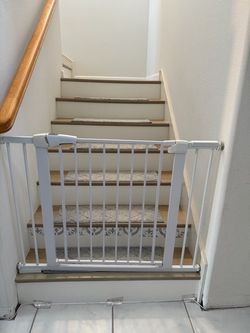 Pet Safety gate, 29.5''-51.5'' Auto Close Features，Luxury Extra Tall&Wide Child Gate, Heavy-Duty gate, Easy Walk-Thru for The House, Stairs, Doorways