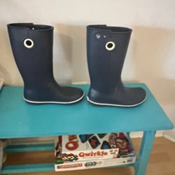 New Crocs Rain boots Size 7