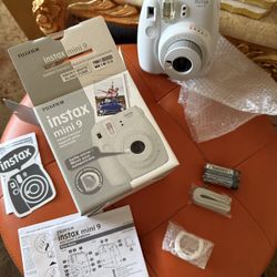  NIB FUJI  MINI INSTAX 9 CAMERA SMOKY WHITE TESTED WORKS.  COMES WITH CAMERA STAP CLOSE UP LENS AND A SELFIE MIRROR NEW IN BOX 